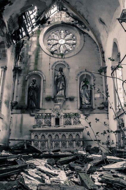 abandoned-abbey-altar-64768.jpg